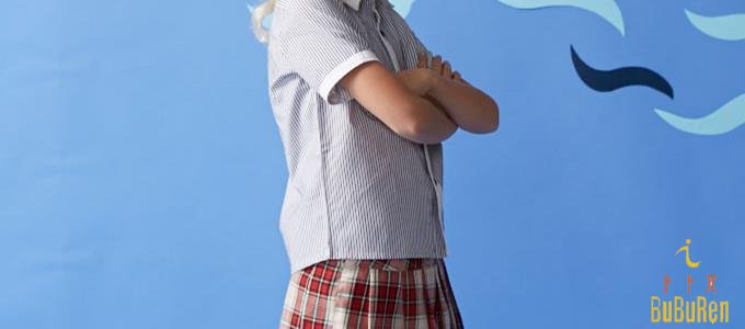 女条纹衬衫搭配什么裙子比较好看